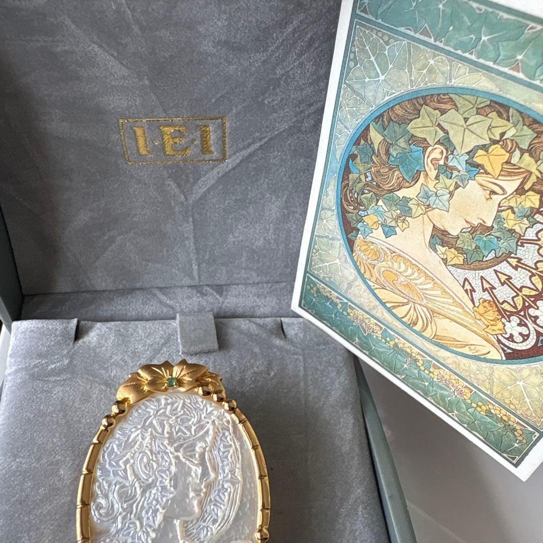 白蝶貝カメオ　ミュシャ(アイビー)IEI ペンダントトップOrブローチにも