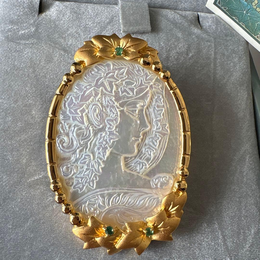 白蝶貝カメオ　ミュシャ(アイビー)IEI ペンダントトップOrブローチにも