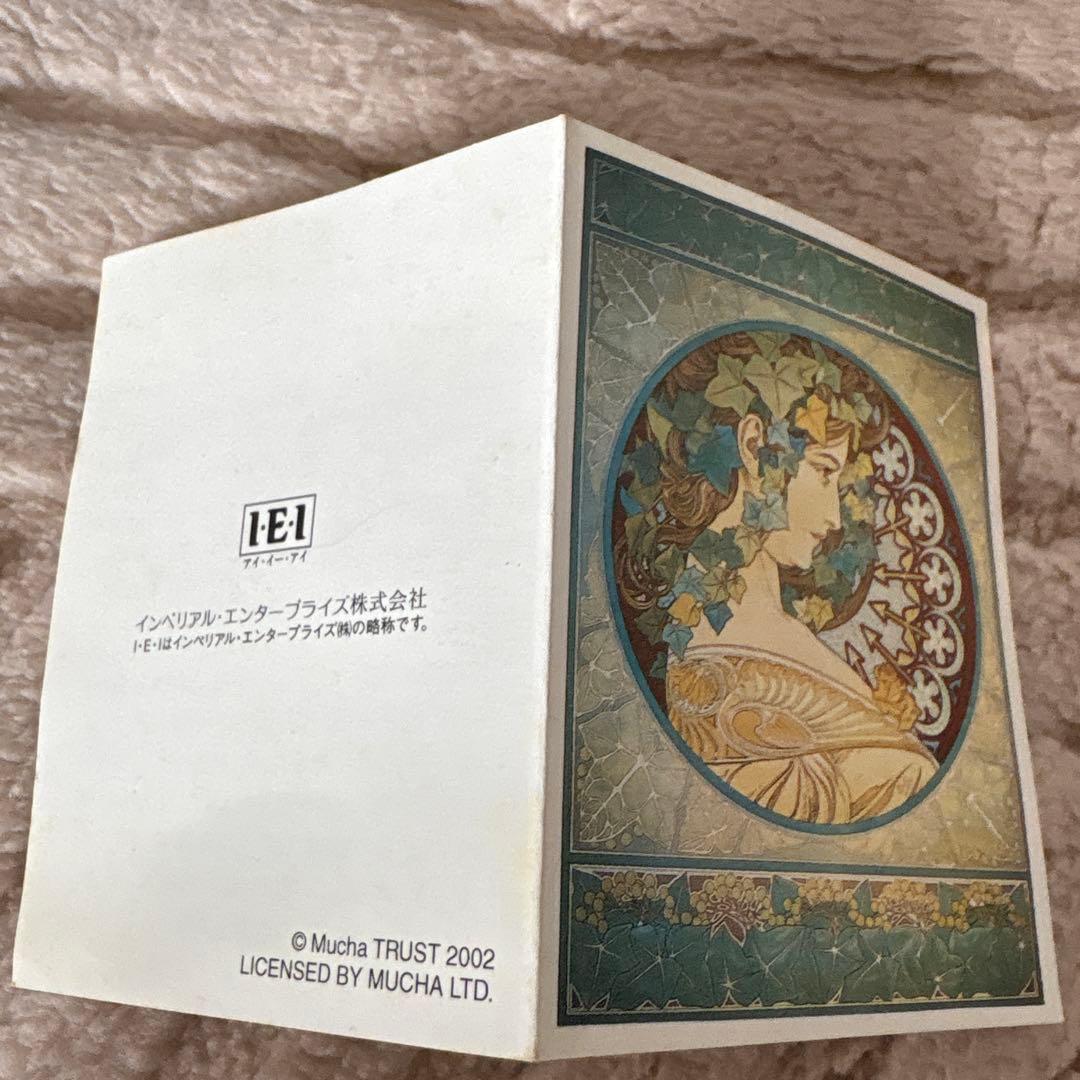 白蝶貝カメオ　ミュシャ(アイビー)IEI ペンダントトップOrブローチにも