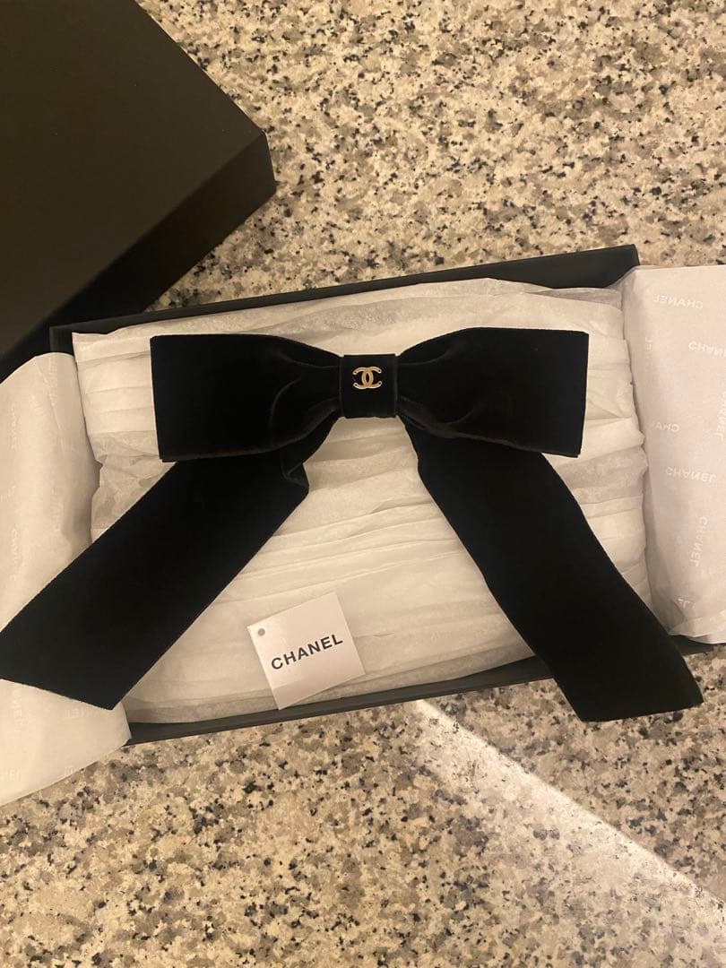 CHANEL 新作未使用　シャネルベロアリボン　バレッタ　24v 入手困難品