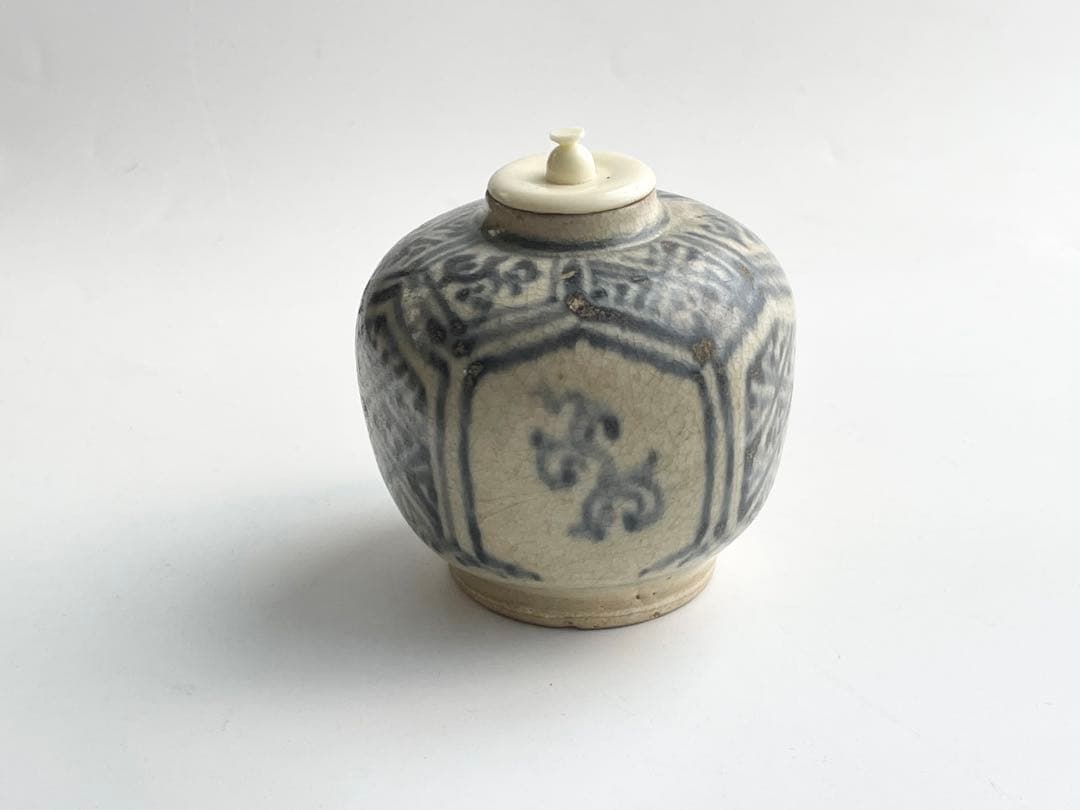 骨董　アンティーク　安南　染付　茶入　振り出し　小壺　亀甲紋様　ベトナム古陶