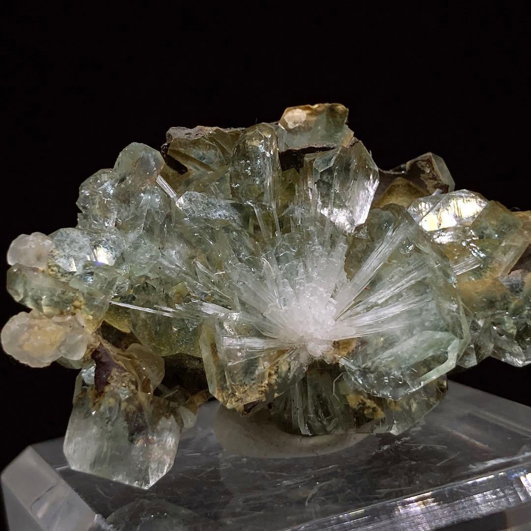 ま*ろ様 アポフィライト　スコレサイト　魚眼石　原石　鉱物標本　天然石　670