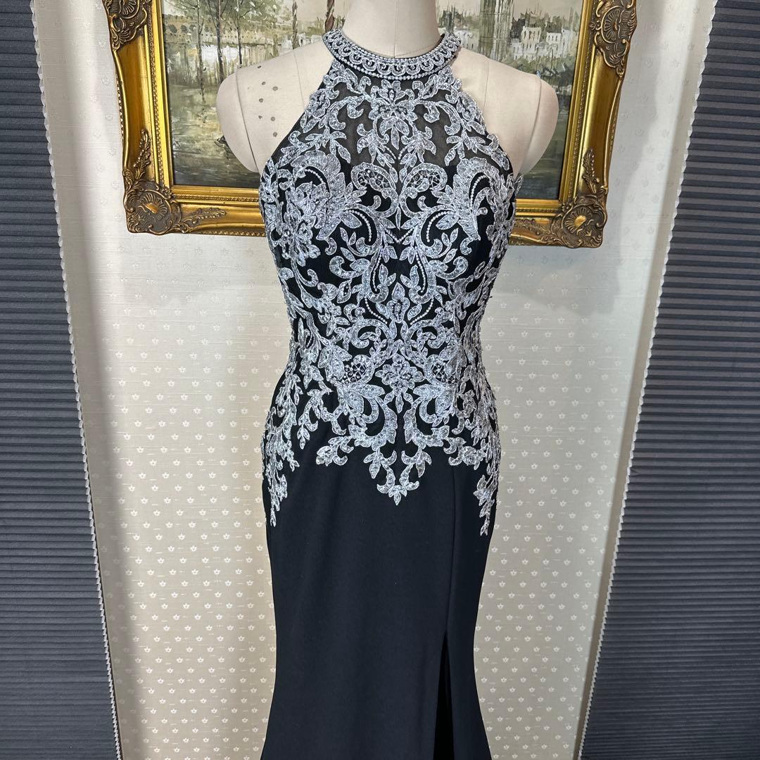 ブラックハイネック刺繍ドレス