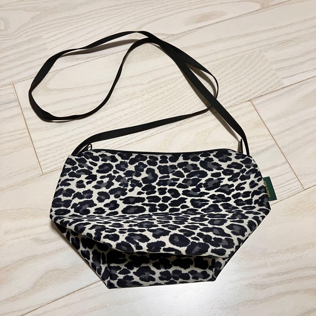 【美品】エルベシャプリエ　2885F パンサーブラン　ポシェット　Sサイズ　白黒