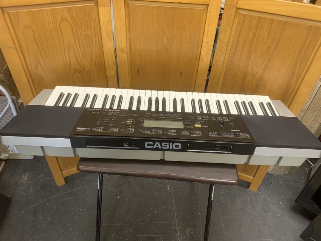 CASIO 電子キーボード 譜面台付き　CTK-4400