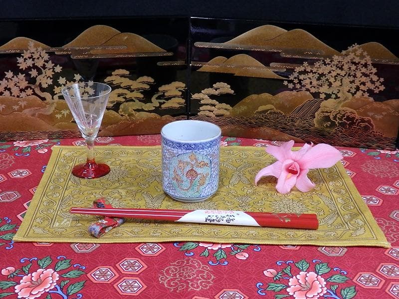 古伊万里　染錦　一つ葵に唐草　氷裂紋の図　のぞき　猪口　E211AS-BXg