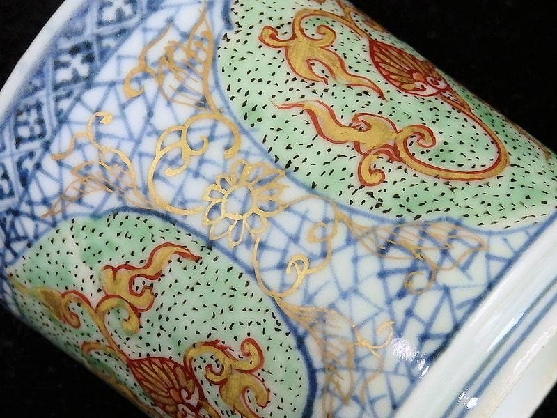 古伊万里　染錦　一つ葵に唐草　氷裂紋の図　のぞき　猪口　E211AS-BXg