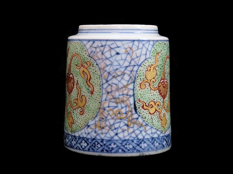 古伊万里　染錦　一つ葵に唐草　氷裂紋の図　のぞき　猪口　E211AS-BXg