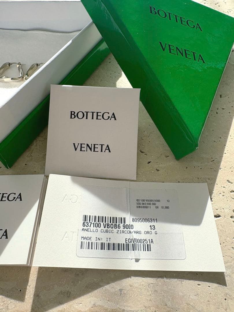 美品BOTTGA VENETA ツイスト トライアングル フープピアス スモール