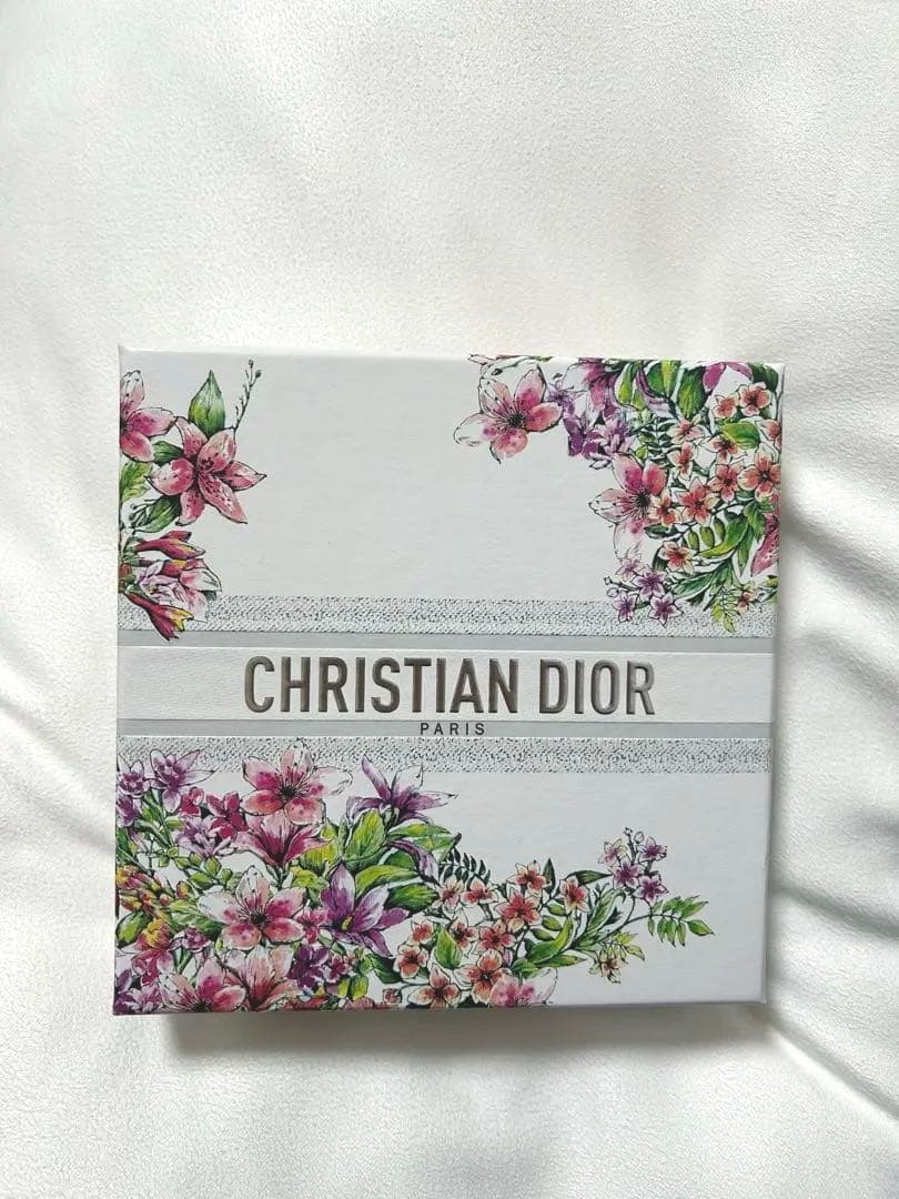 Miss Dior オードゥ パルファン トラベルスプレー 香水