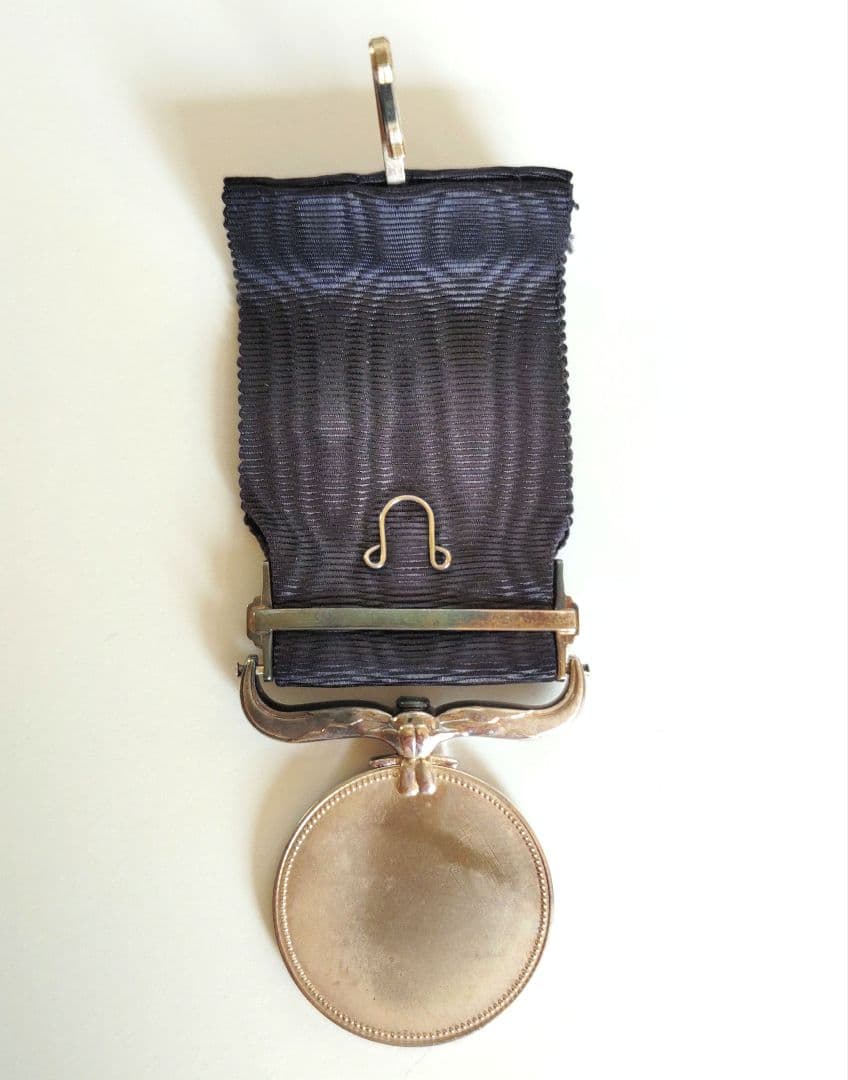 銀 紺綬褒章 略綬 佩用金具 NO718