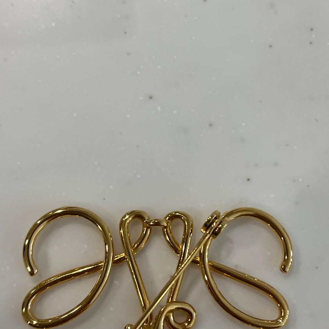 LOEWE ゴールドリボンブローチ　ロエベ　ブローチ