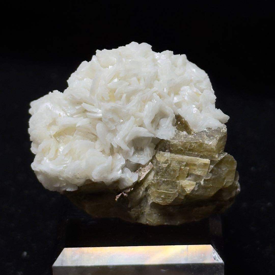 白色シデライト 菱鉄鉱 鉱物標本 原石 置物