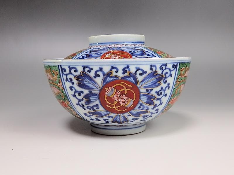 大聖寺伊万里 　染錦　牡丹に唐草吉祥紋図　蓋茶碗 　５客 　214AS- GGo