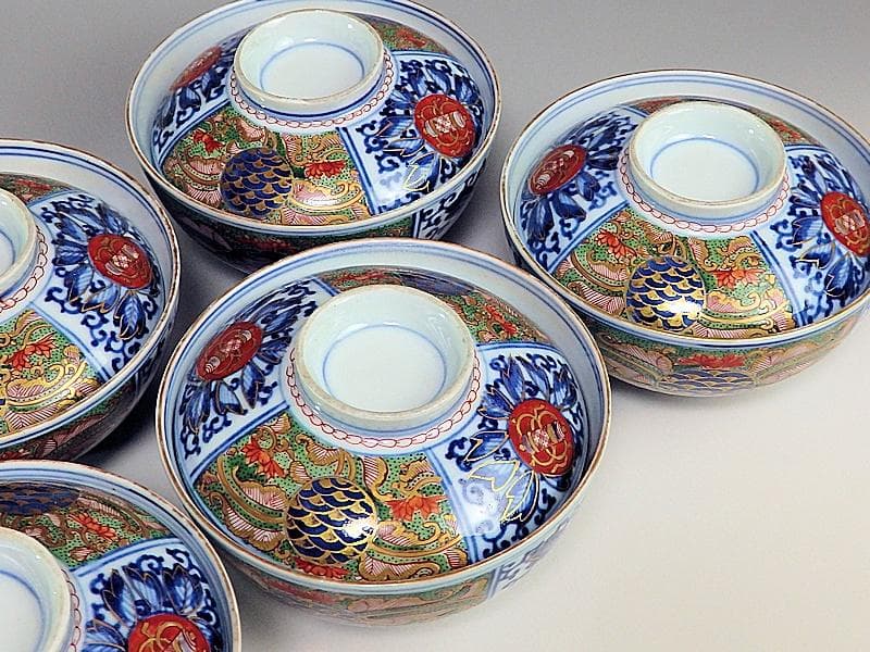 大聖寺伊万里 　染錦　牡丹に唐草吉祥紋図　蓋茶碗 　５客 　214AS- GGo