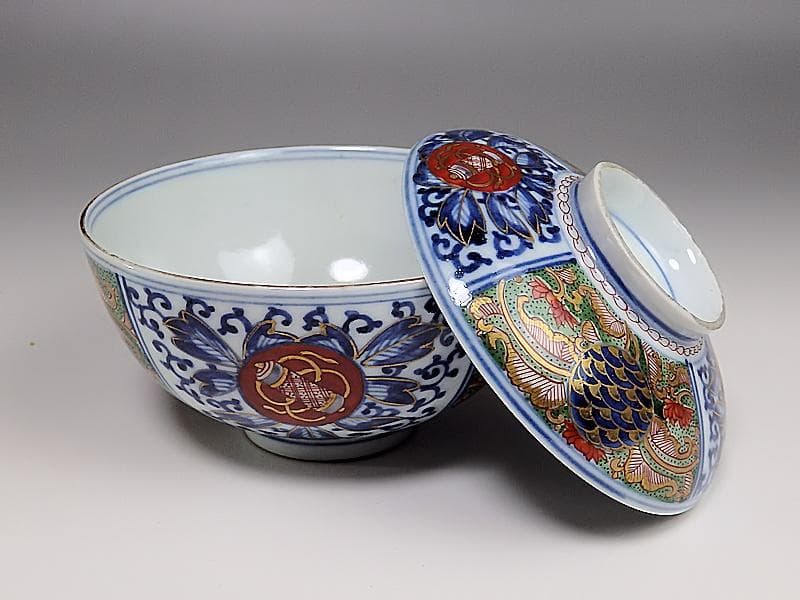 大聖寺伊万里 　染錦　牡丹に唐草吉祥紋図　蓋茶碗 　５客 　214AS- GGo