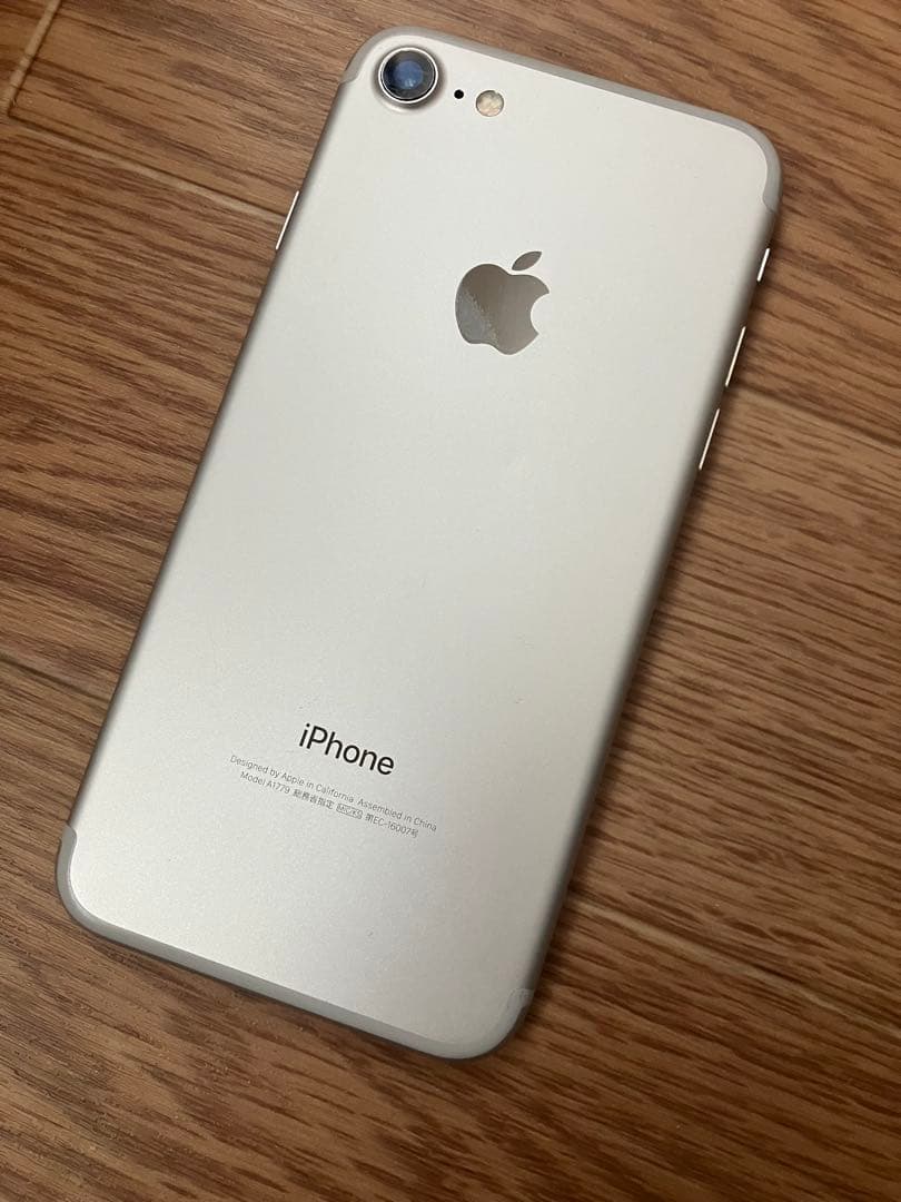 極美品Apple iPhone 7 シルバー128GB 電池75% SIMフリー