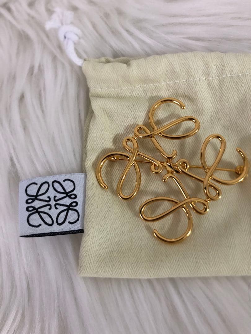 LOEWE ロエベ　アナグラムブローチ　ゴールド　レディース　ファッション
