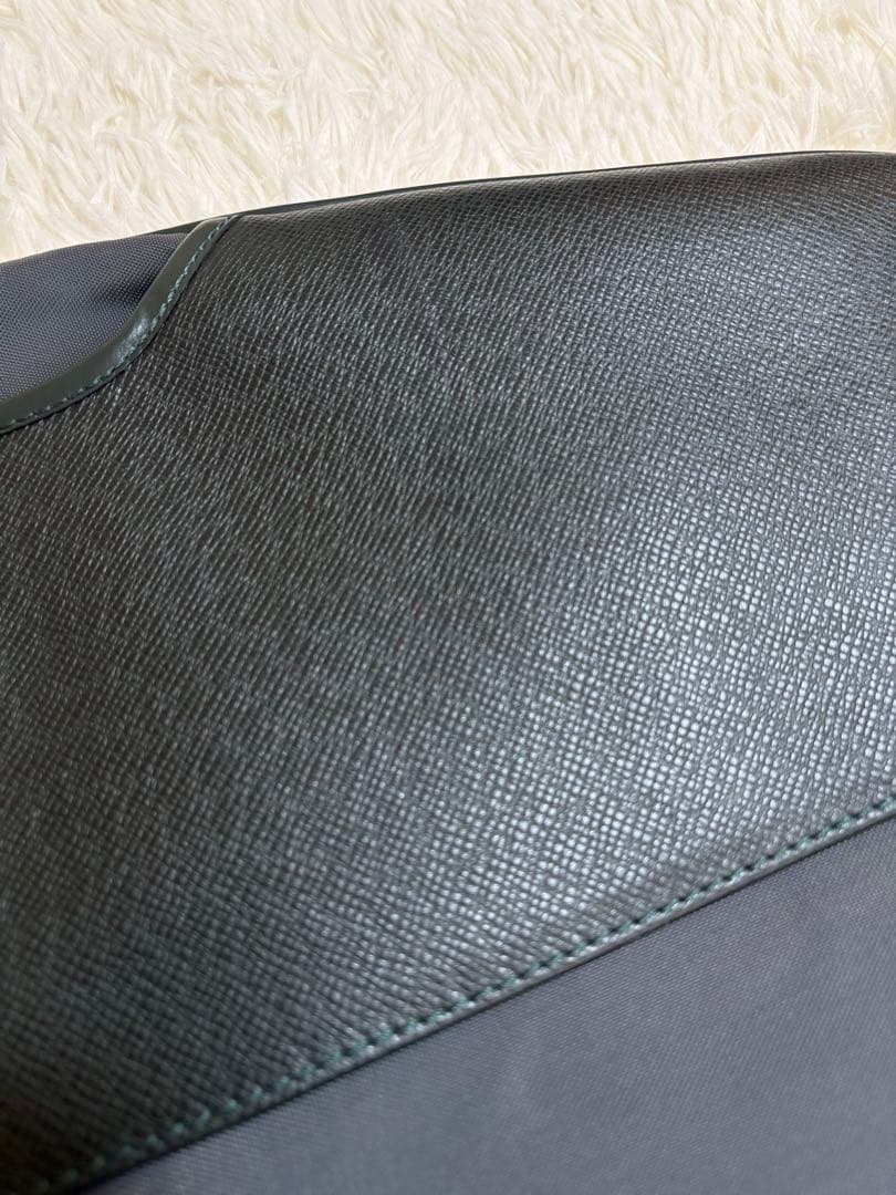 ルイ ヴィトン タイガ ベーリング ガーメントバッグ M30134 グリーン