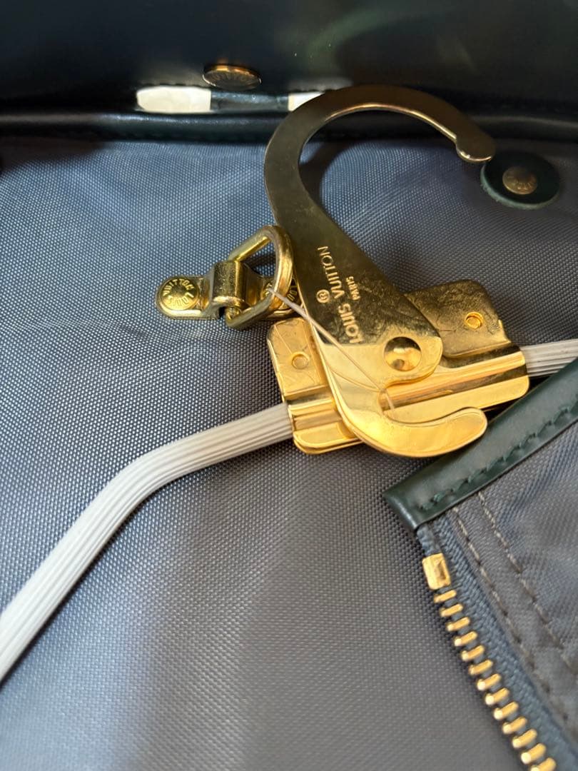 ルイ ヴィトン タイガ ベーリング ガーメントバッグ M30134 グリーン