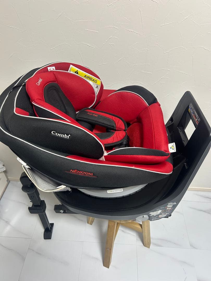 Combi ネルーム ISOFIXレザーレッド　チャイルドシート　エッグショック