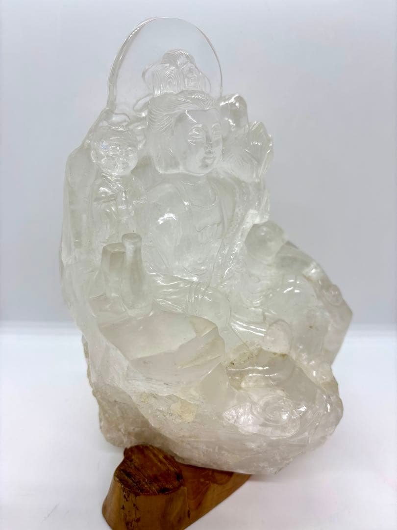 #★天然水晶★観音像 彫刻置物 木製台座付き
