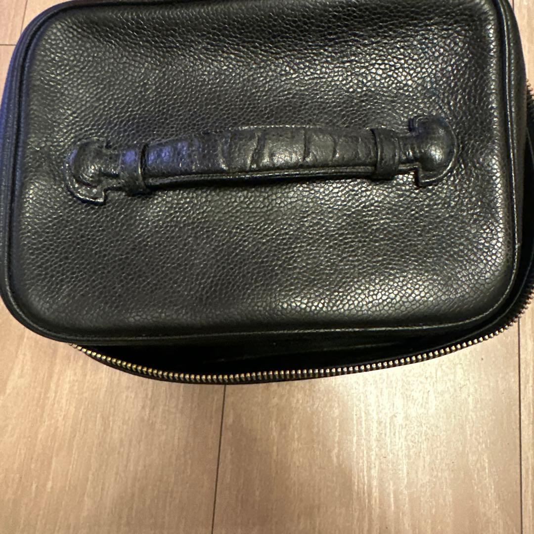 CHANEL ブラックレザーバニティバッグ