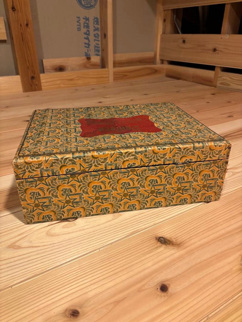 ベルギーアンティーク　Dentelle aux Fuseaux ボックス