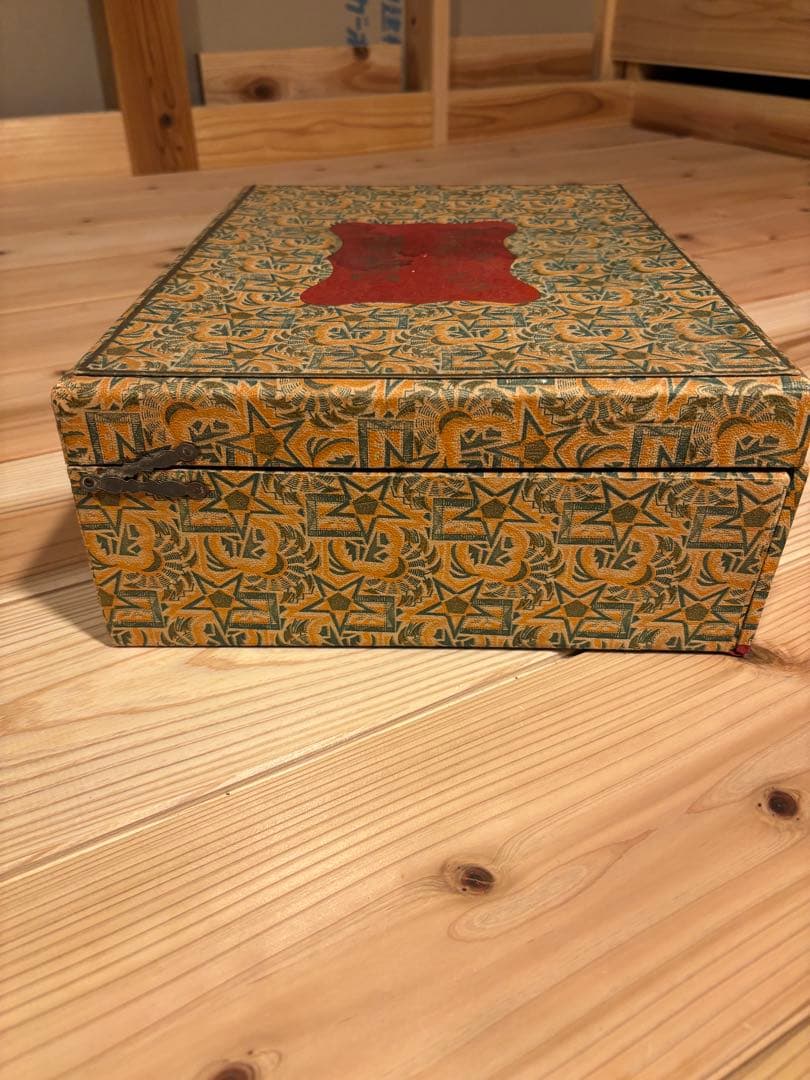 ベルギーアンティーク　Dentelle aux Fuseaux ボックス