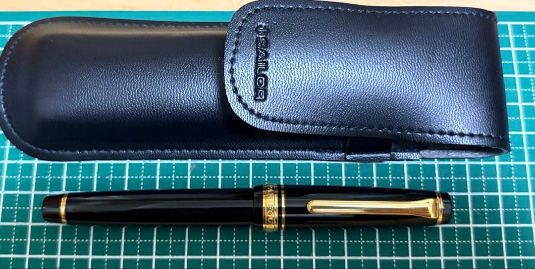 【匿名配送】セーラー 万年筆 黒 M 14K ペンケース付き