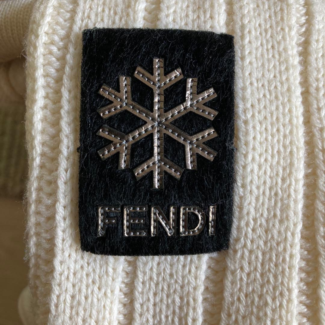 FENDI ホワイトケーブルニット 耳あて付きニット帽