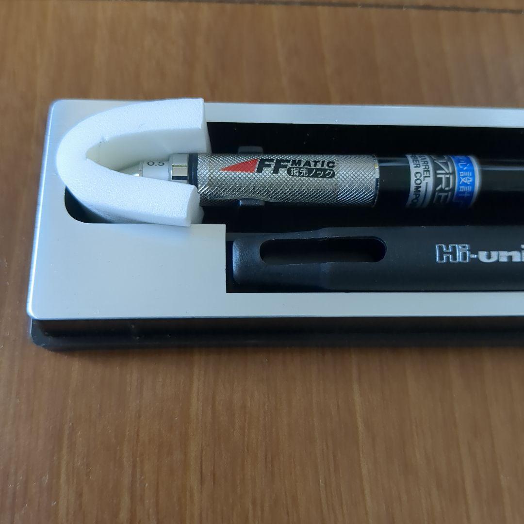 製図用 三菱 hi-uni M5-3051FF シャーペン ハイユニ 黒 指先