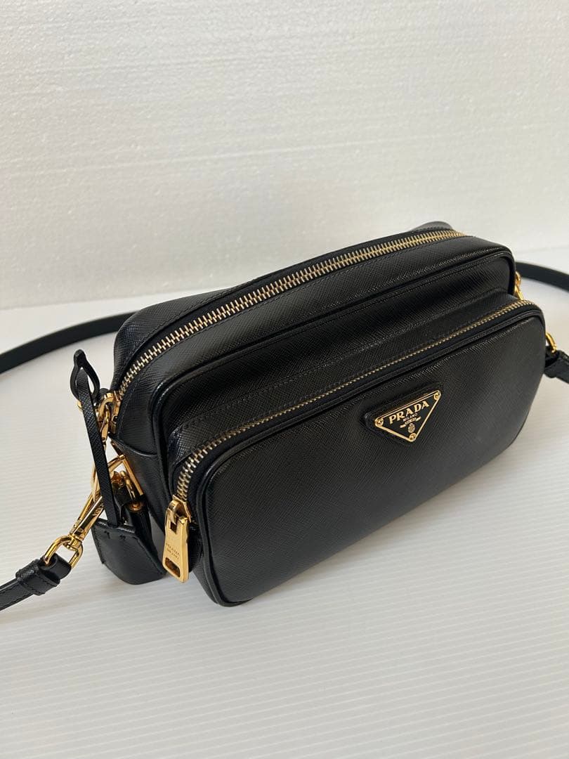 プラダ　ショルダーバッグ　ブラック　BT1010