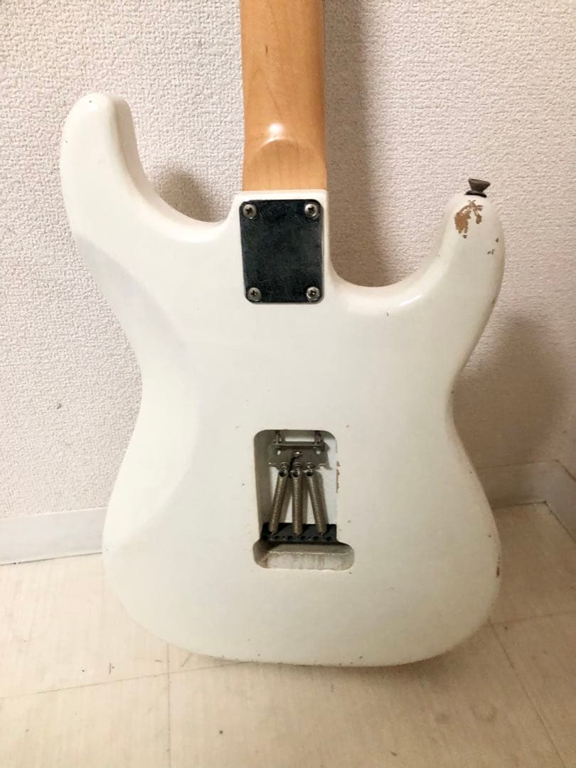 ジミヘンごっこ￼！左利き用を右利き用にしたストラトタイプエレキギター￼