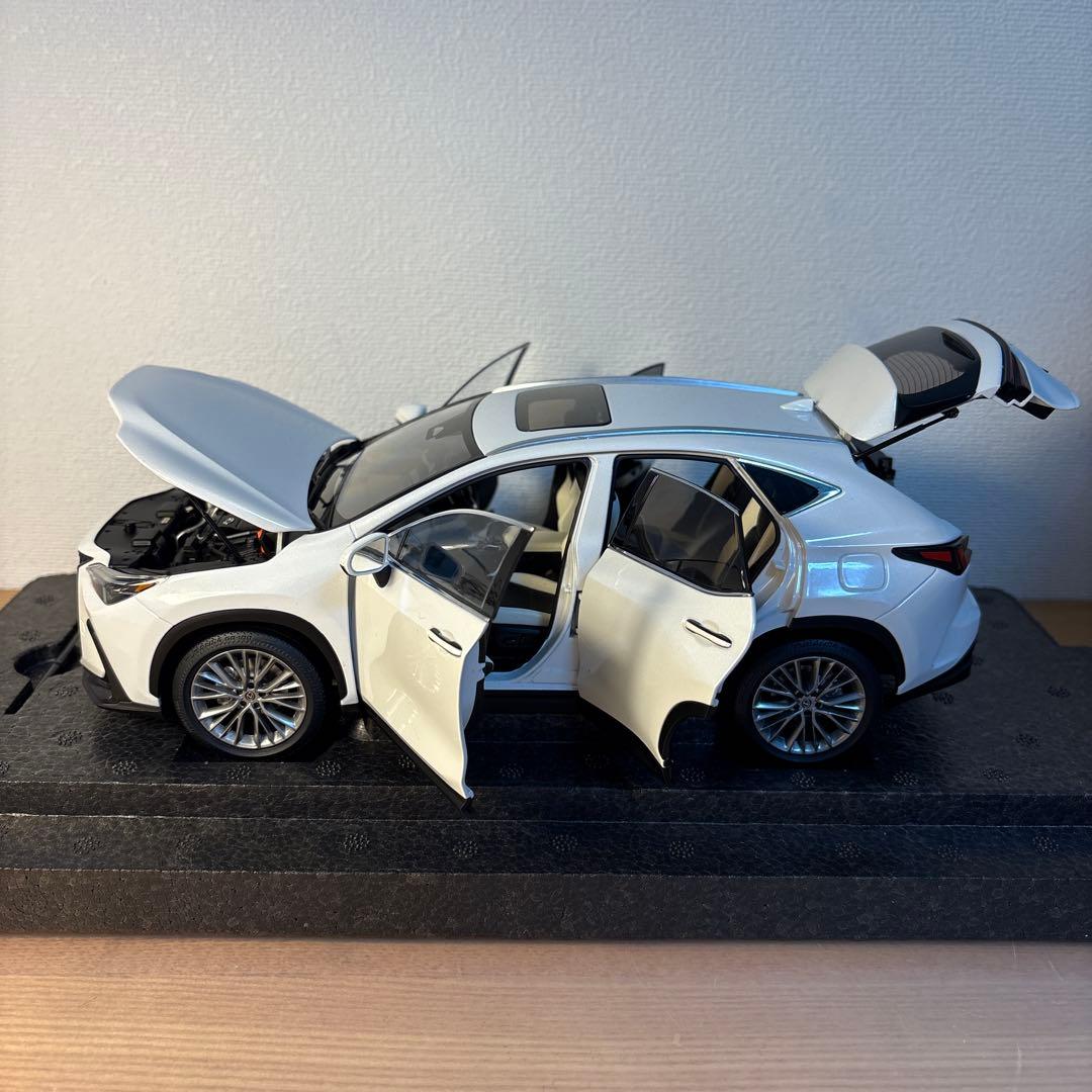 京商　レクサス　NX 450h+ 1/18 ミニカー　ホワイト
