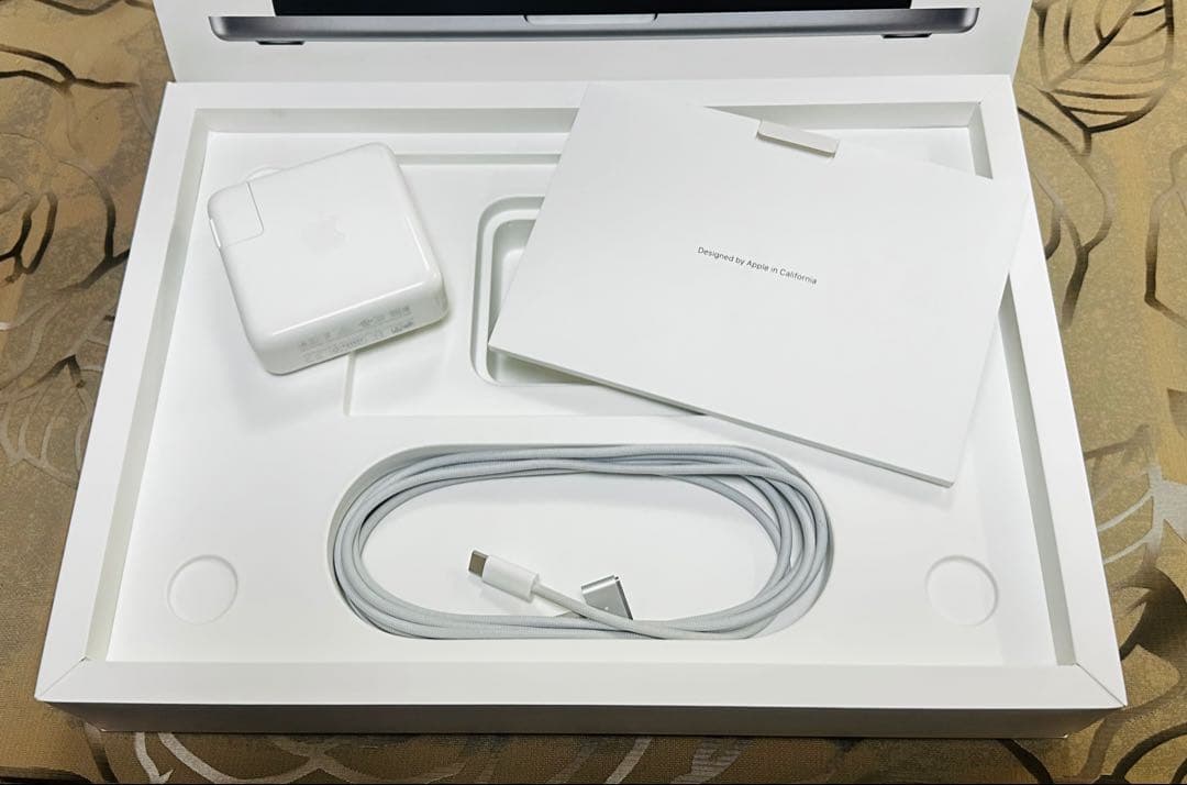 マンチカン　美品MacBook Pro 14インチ