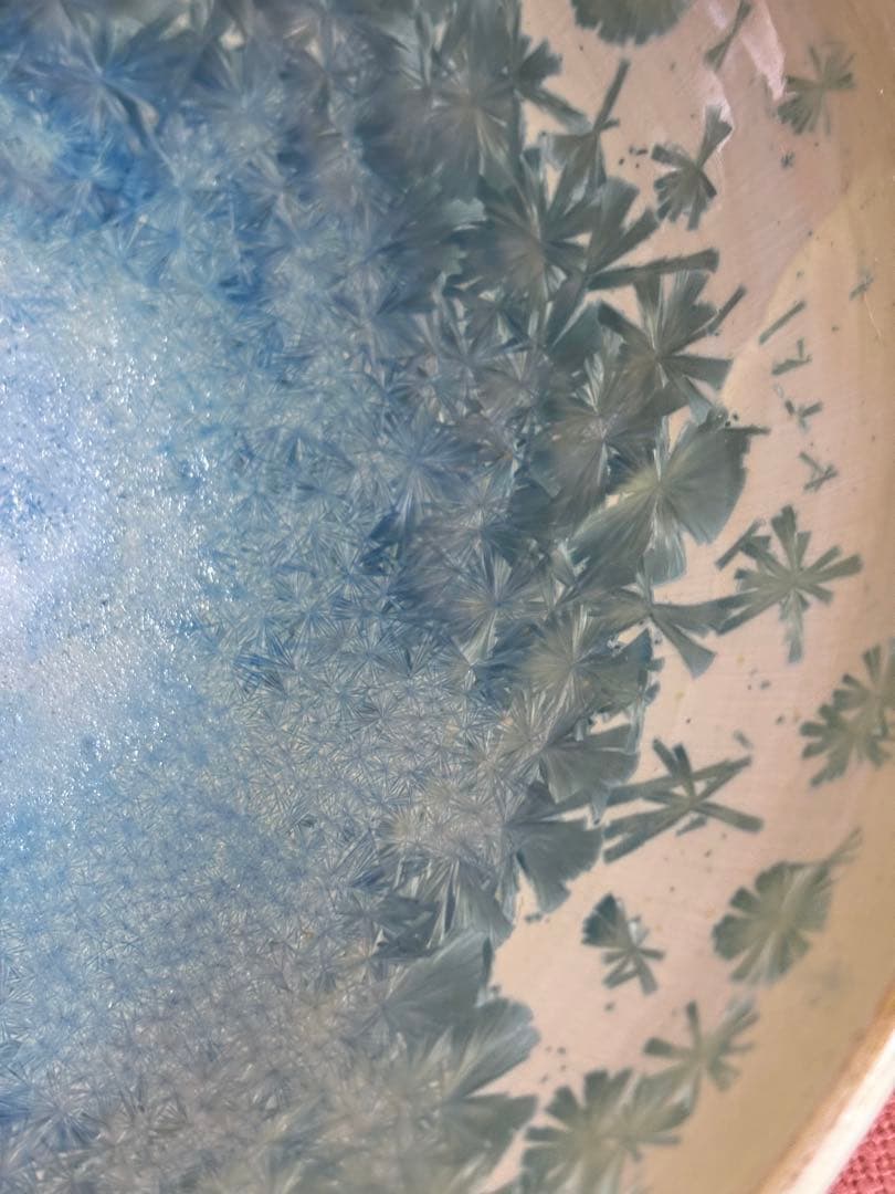 やまちゃん河井寛次郎作青白藁灰釉結晶文八寸三ツ足高台鉢　検水面に降った初雪