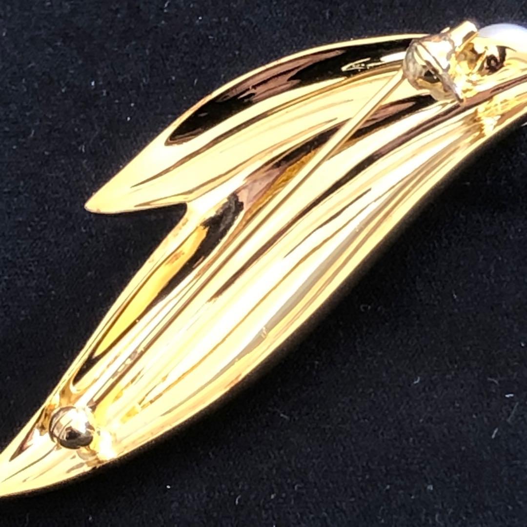 美品　ミキモト　シンプルライン　リーフモチーフ　本真珠　ブローチ　ミニポーチ付