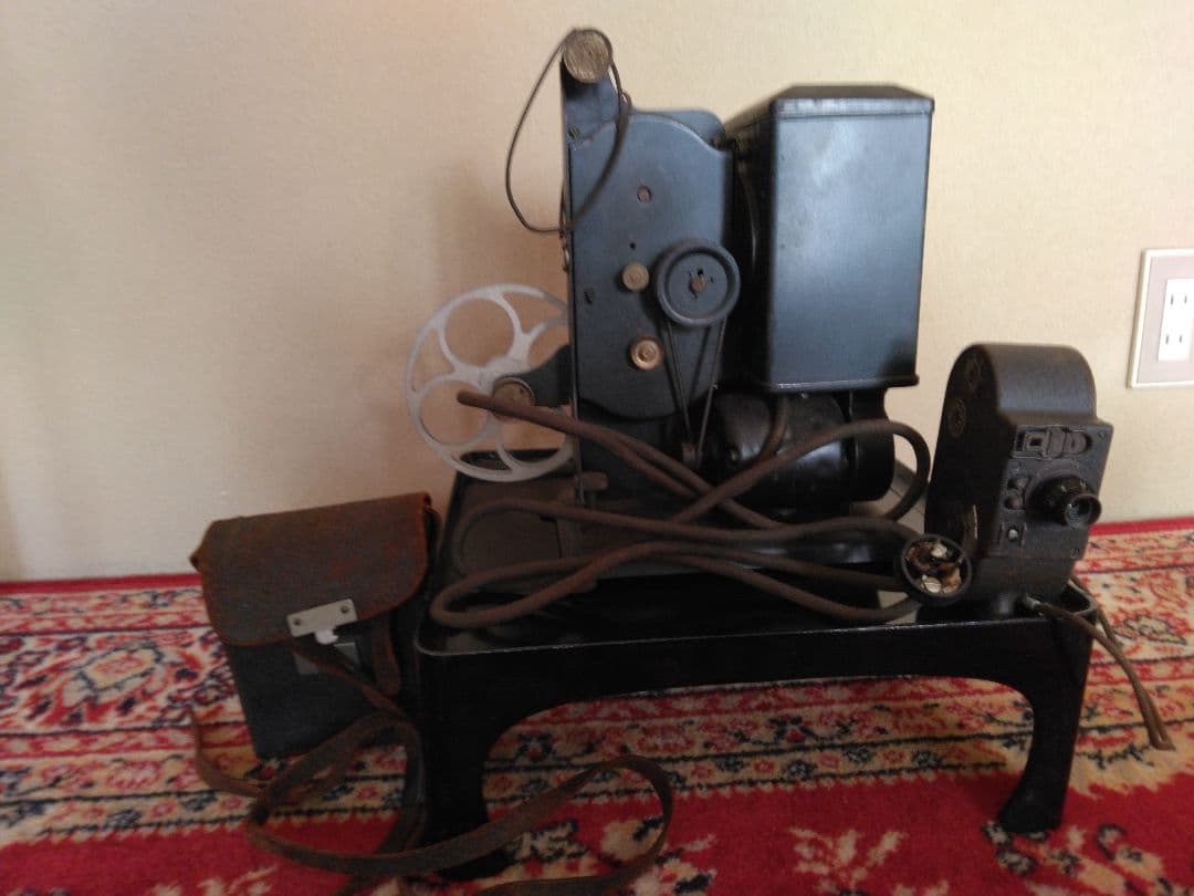 8mmフィルムプロジェクター 　　　撮影カメラとバッグ付き