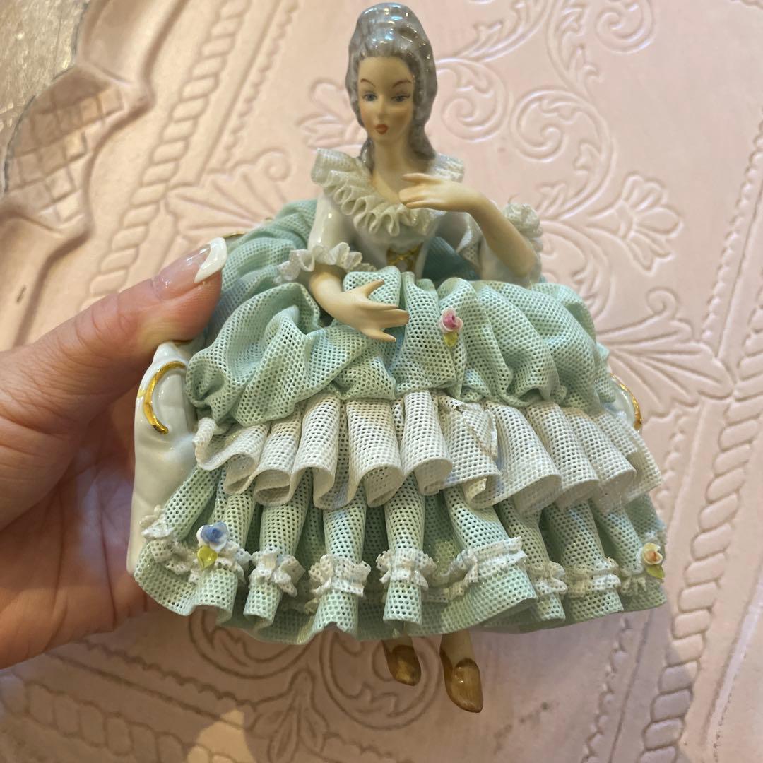 西ドイツの水色フリルドレスの陶器人形SALE‼️