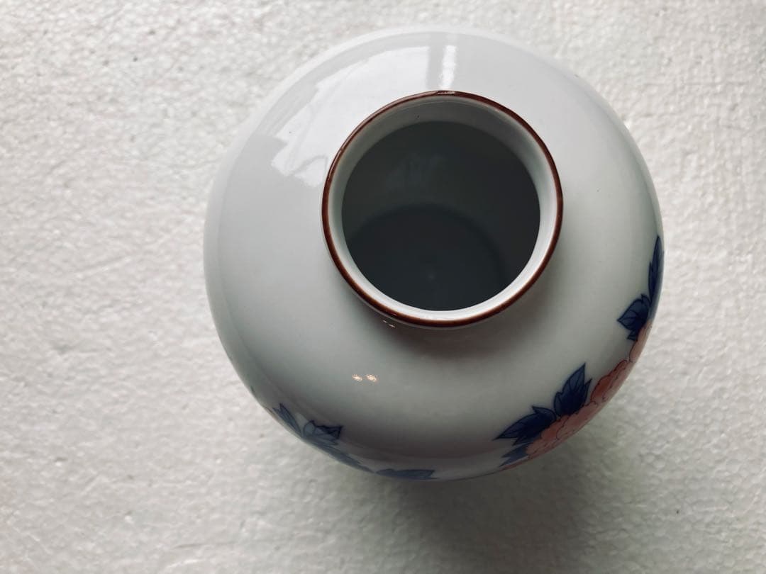 有田焼山崎壼の花瓶及び灰皿です。