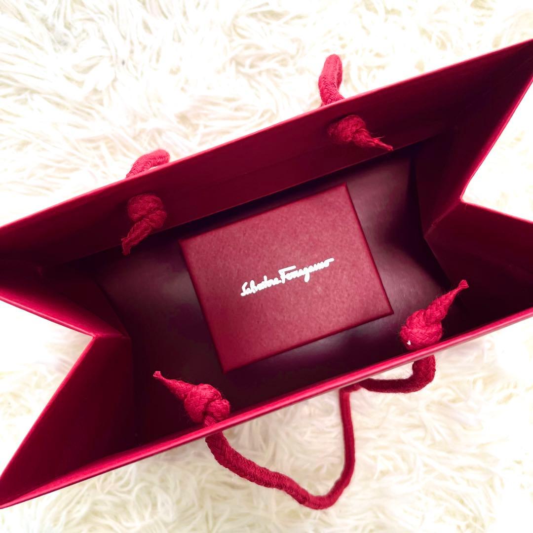 サルヴァトーレ フェラガモ　ガンチーニ ピアス　ゴールド