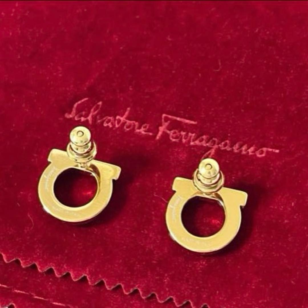 サルヴァトーレ フェラガモ　ガンチーニ ピアス　ゴールド