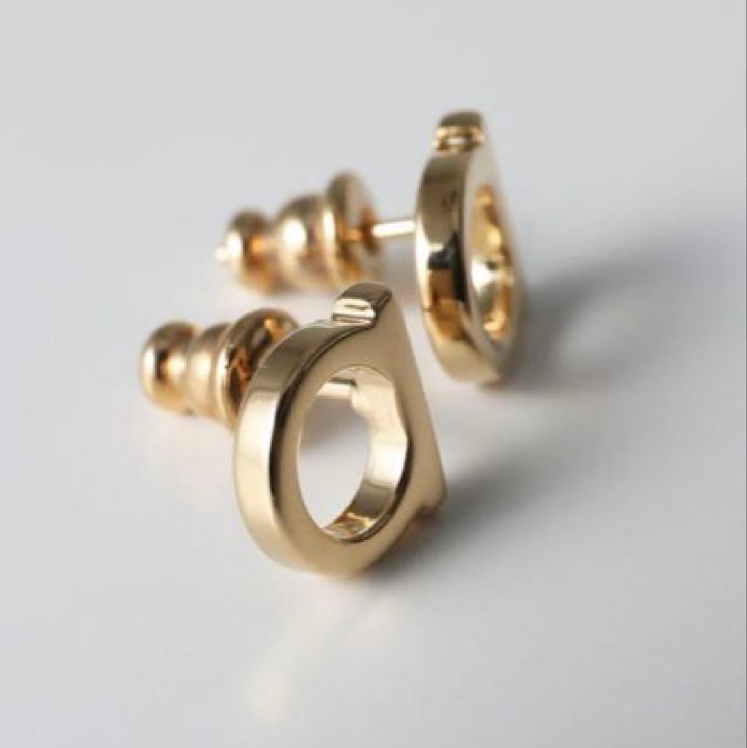 サルヴァトーレ フェラガモ　ガンチーニ ピアス　ゴールド