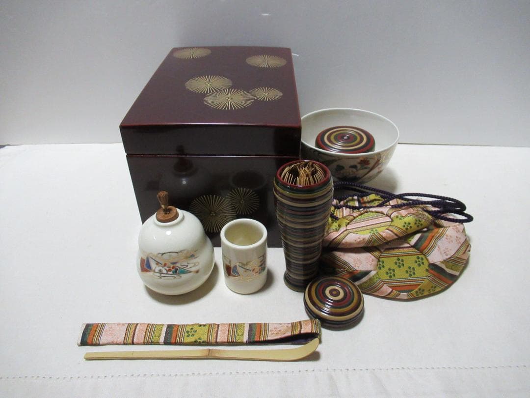 茶道具　唐松蒔絵茶箱　道具皆揃い　蒔絵師忠雲　共箱