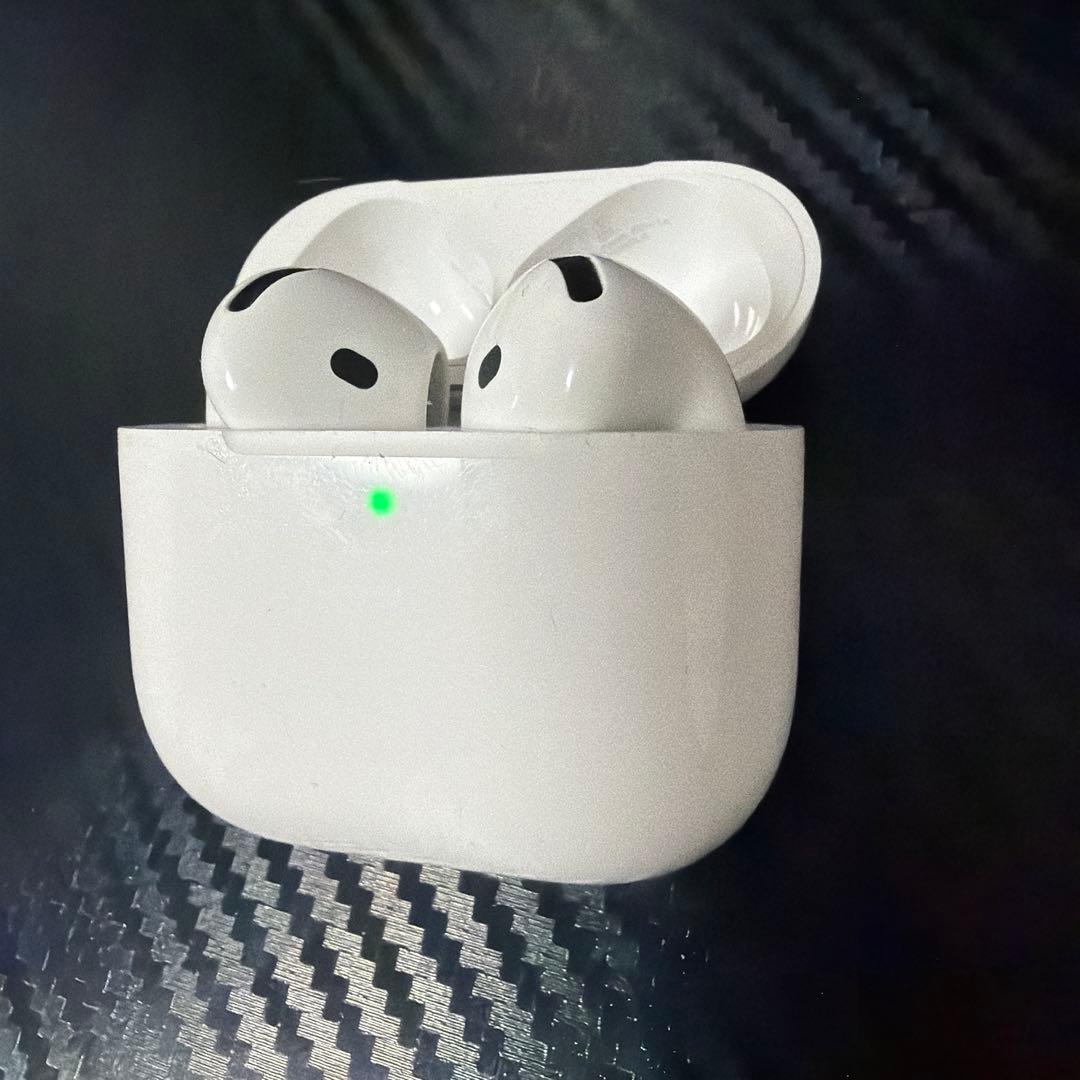 AirPods4 ノイズキャンセリング付き本体 ホワイト 充電ケース付き