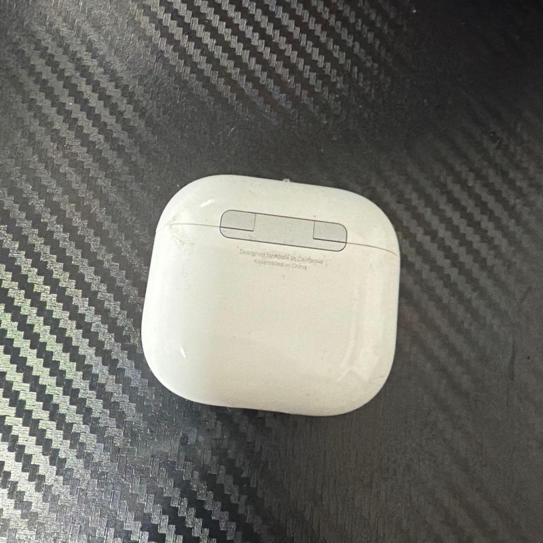 AirPods4 ノイズキャンセリング付き本体 ホワイト 充電ケース付き