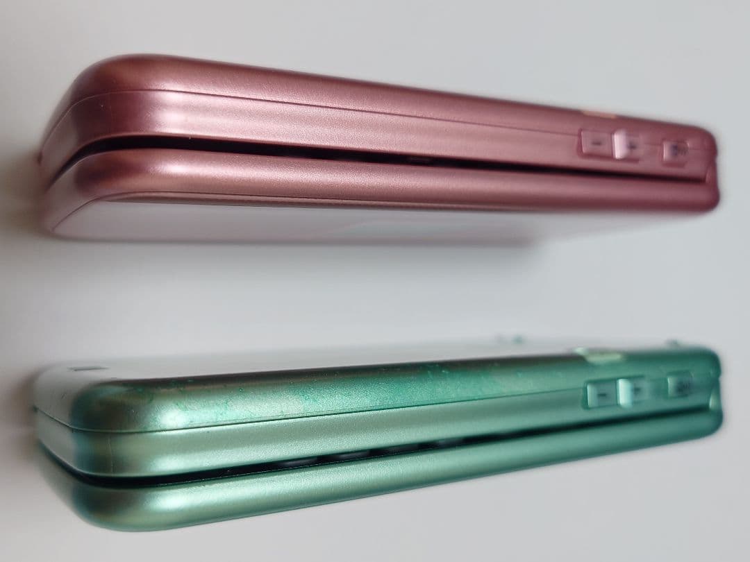 ドコモ　らくらくホン　F-02J ２台セット　ピンク　グリーン