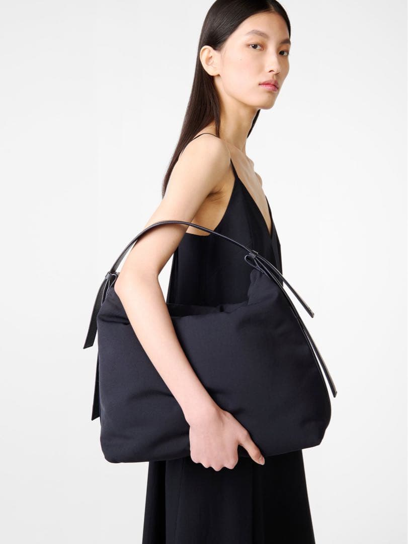 スタジオニコルソン TRANSIT BAG IN DARKEST NAVY