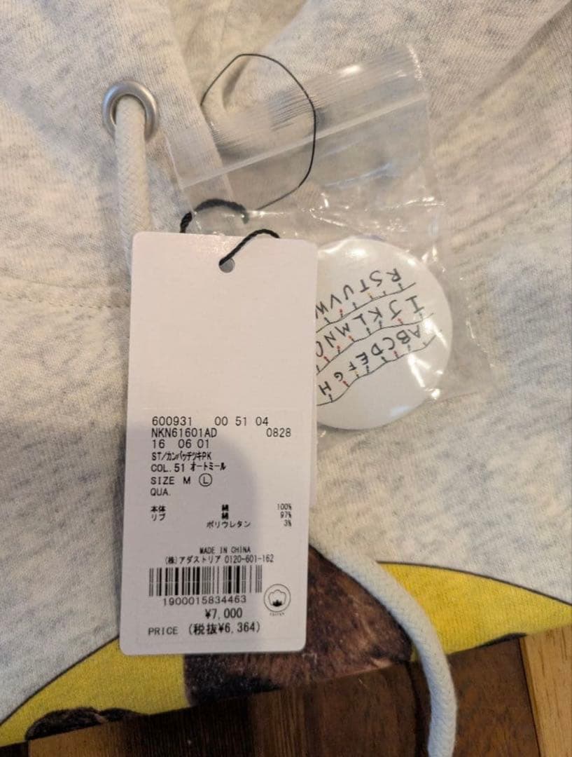 【10時間以内発送】ストレンジャーシングスniko and パーカー缶バッチつき